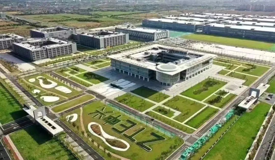 通达四方，连接未来 网络建设的技术挑战与实践思考